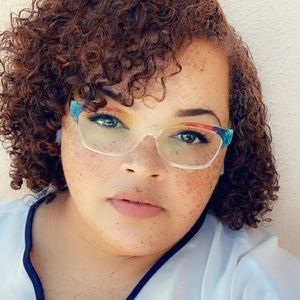 Meet your Posher, Joelle